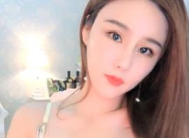 气质高颜值妹子扭动诱惑自慰秀 性感短裙慢慢脱掉内裤椅子上道具JJ抽插