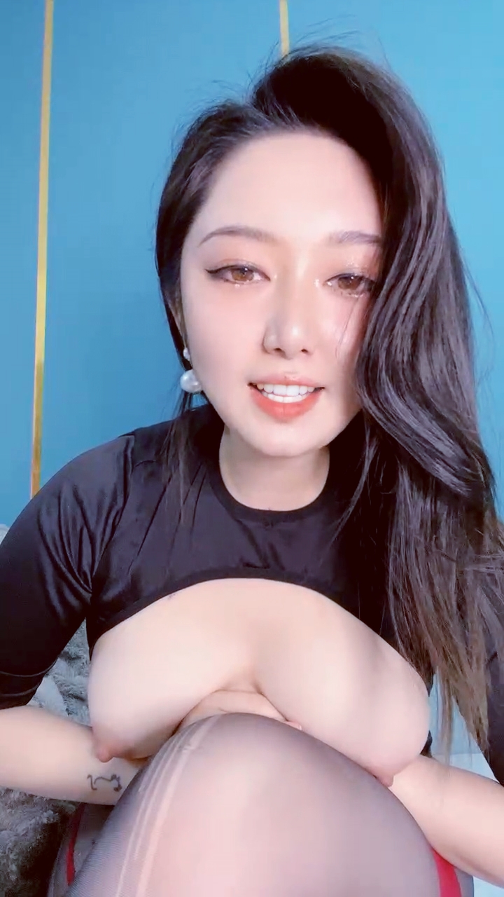 【禁漫直播】丰满吊钟奶子身材姐妹花,露脸双双道具私密插穴,丰满阴户诱人的很