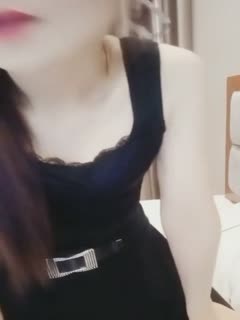 长得像香港演员万倚雯气质美少妇旅馆叫外卖勾搭害羞的美团外卖小哥亲密对白有趣