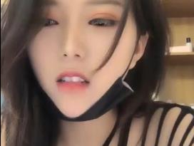 极品女神奶奶奶奶哦情趣透视装卫生间私密秀
