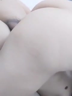【丰满骚情主播】干爹的性福生活7.18和好友先洗澡然后口活亲密 看表情很是热情