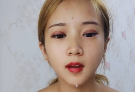 金发妹子全裸道具私密