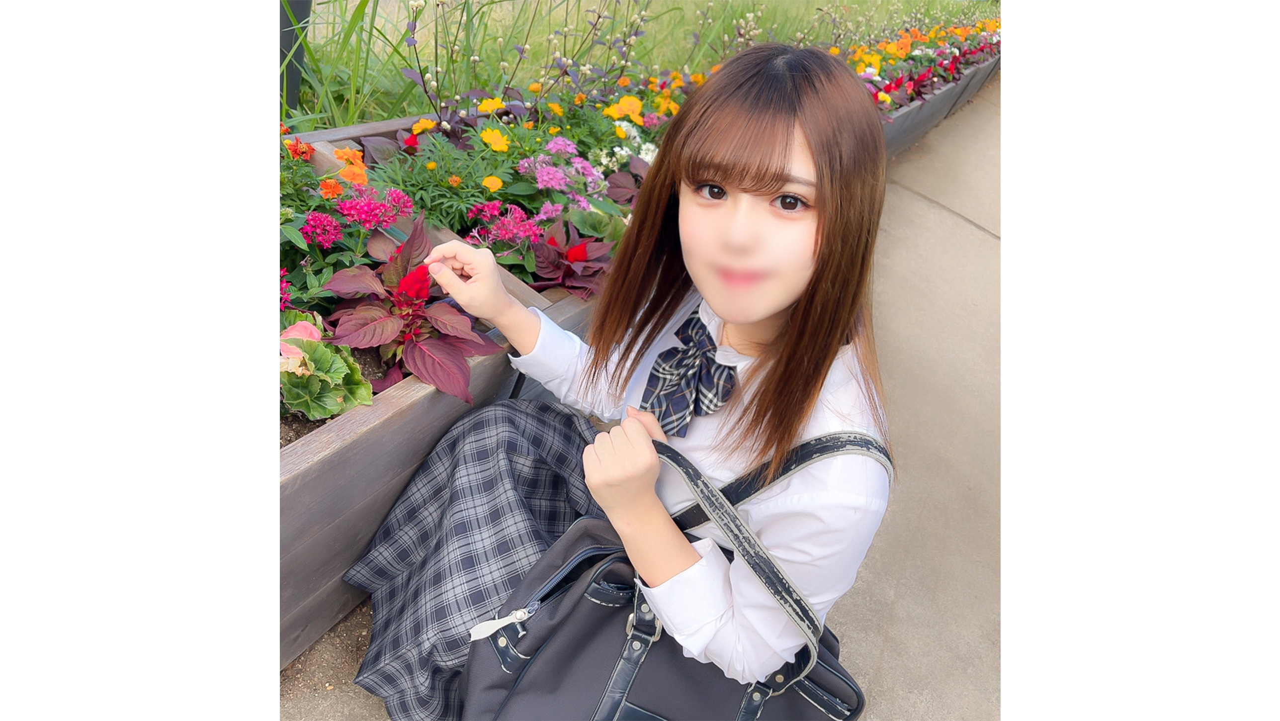 FC2-4042987 初撮影·顔出し！3日間限定！2年前に転校してしまった白く透き通る美しいハーフは身材で大人