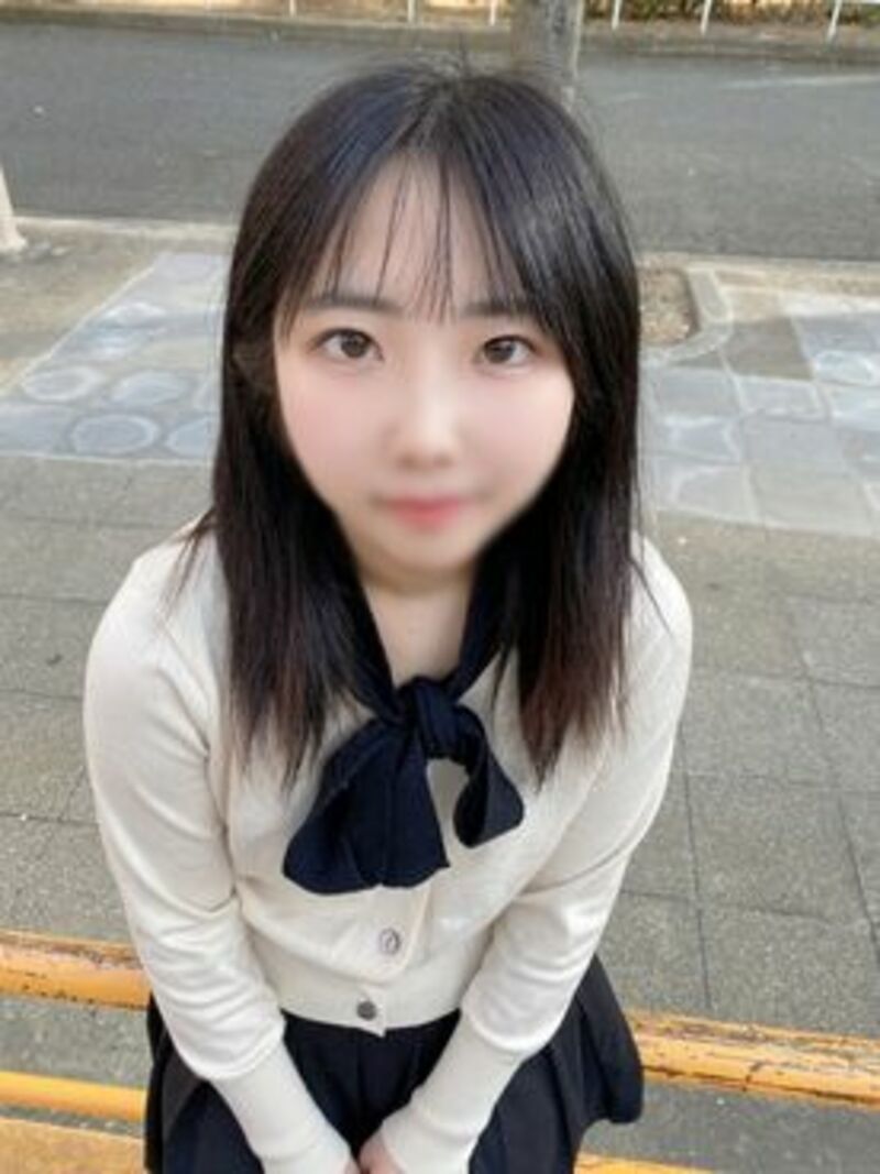 FC精品精选PPV_作品α初撮り純粋で素直な女の子まみちゃん