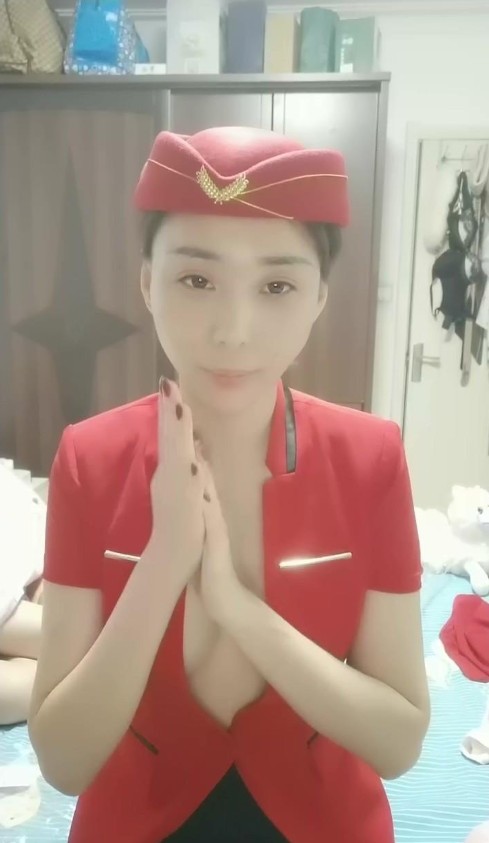 素颜美女在家跟小哥激情亲密，穿上性感的制服诱惑让小哥舔逼各种爆草抽插，浪荡呻吟捆绑束缚抠逼玩弄刺激