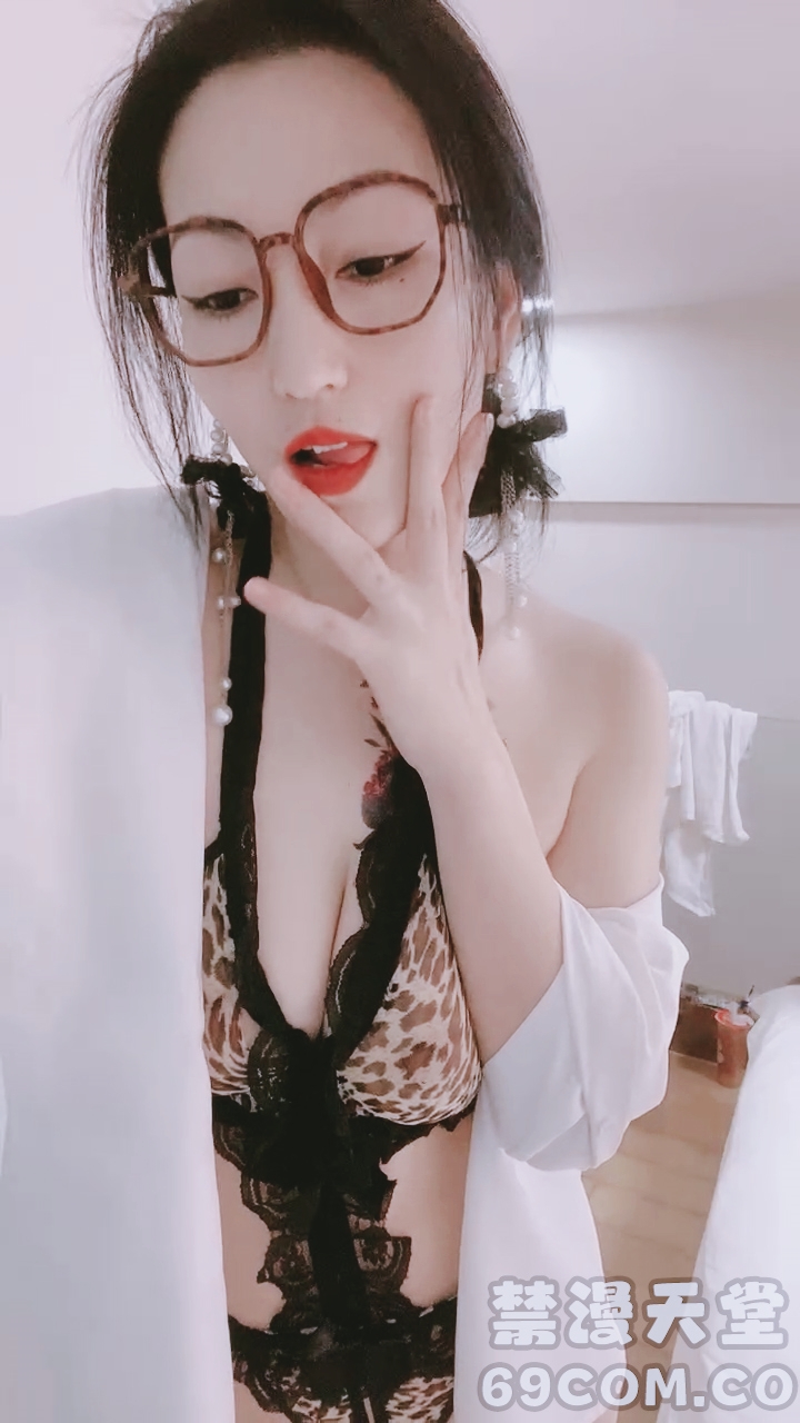 【禁漫直播】一天到晚,就是high,天天互动,高挑御姐韵味十足,露脸熟女就是会玩,花样百出
