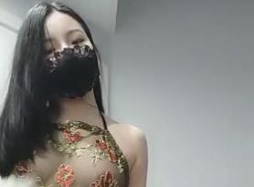 漂亮新人主播校花蓝兔子0504一多私密大秀跳起扇子舞无毛湿穴诱人