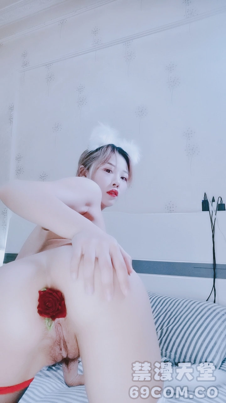 【禁漫直播】可爱女仆装妹子,高颜值 全裸卫生间私密,手指插穴坐在蹲便上道具插穴