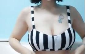 短发大奶少妇私密秀_换上白色丝袜沙发上振动棒抽插_很是诱惑喜欢不要错过
