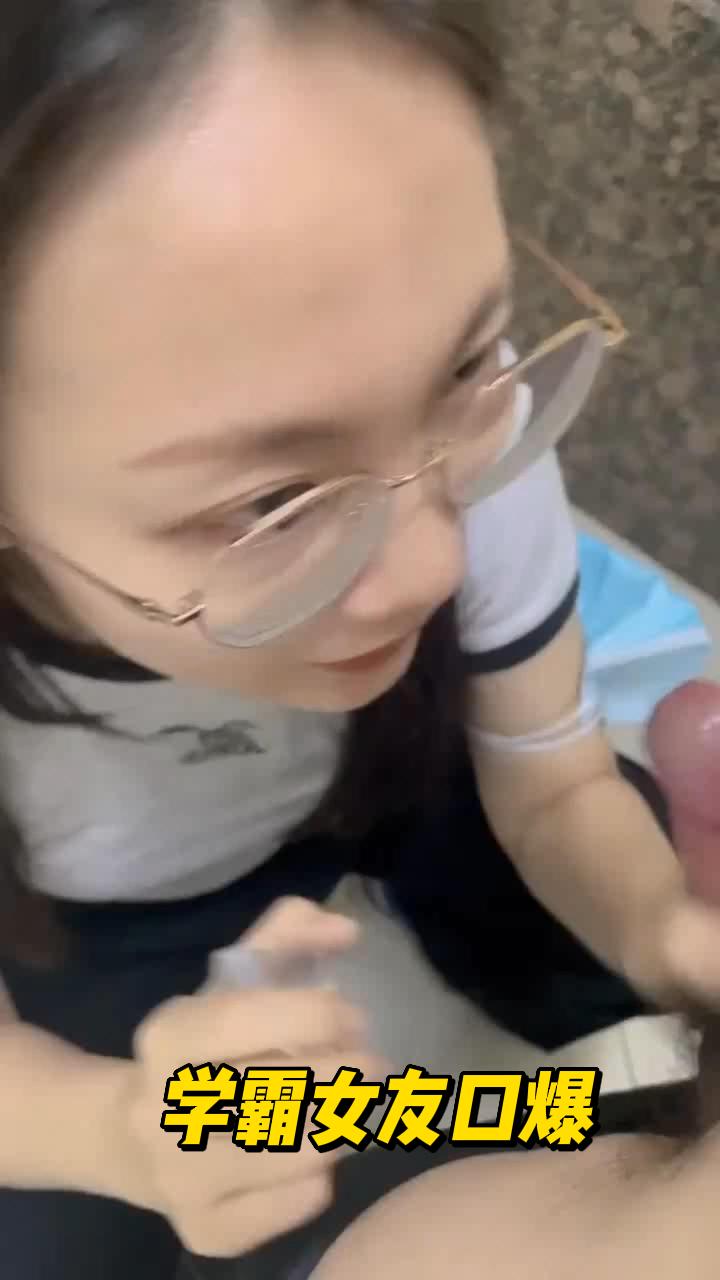 高学历学霸女友户外为我特写k
