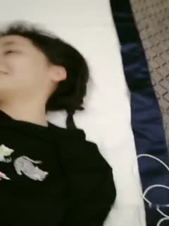 约在校大三美女亲密亲密 正在写作业呢拉过来脱衣开操