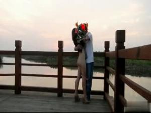 新婚夫妻的蜜月旅行按摩房、風景區和游泳池都是我們的亲密擂台