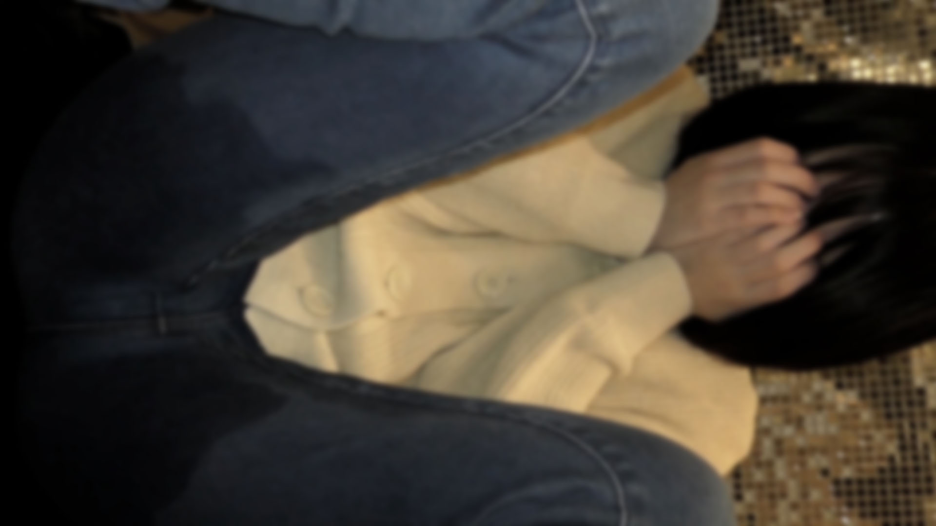 FC2-4210492 【】の原因になった1つの動画。みおちゃん。公然で我慢できずに大量高能き。2回目の挿入に悶