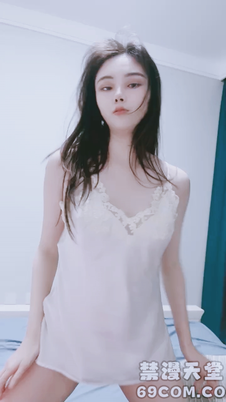 【禁漫直播】模特身材热舞御姐妹子,卫生间站着尿尿,特写粉蝴蝶被卷着玩耍亲密小游戏