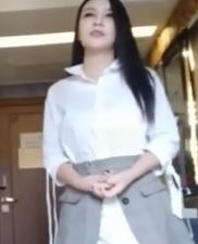 挑了个颜值不错的小姐，先特写一次，再切磋技术
