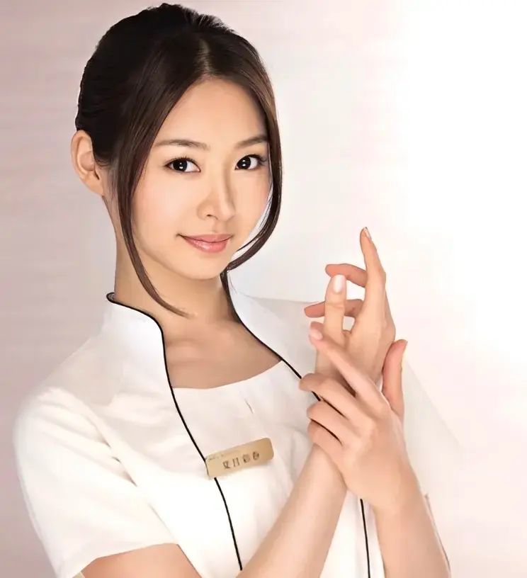 夏目彩春